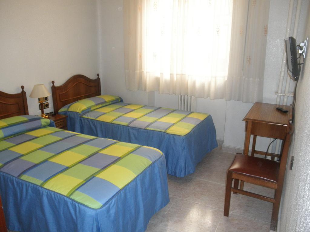 Hostal Los Andes Madrid Exterior foto