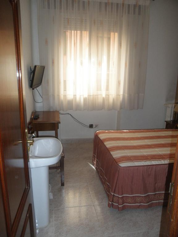 Hostal Los Andes Madrid Exterior foto